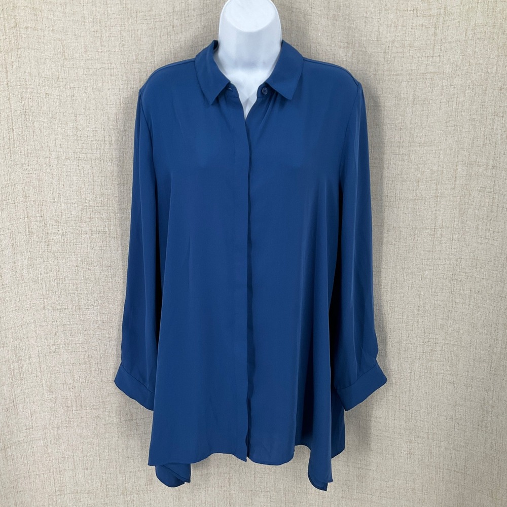 Chico's Button Down Shirt Womens L Blue Solid Classic Minimalist Blouse Office